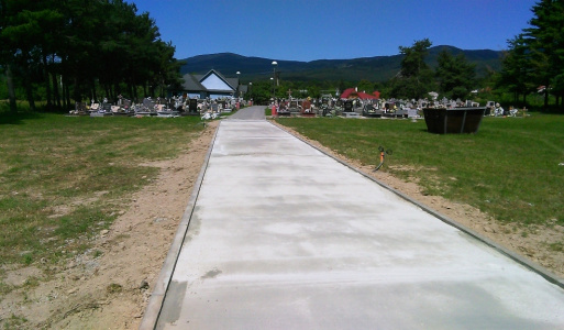 výstavba cesty na cintoríne 