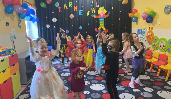 Karneval  Pozor,pozor,práve dnes,začal v škôlke veľký ples. Berte masky,je tu bál,rozkrútime karneval. Karneval  Pozor,pozor,práve dnes,začal v škôlke veľký ples. Berte masky,je tu bál,rozkrútime karneval.